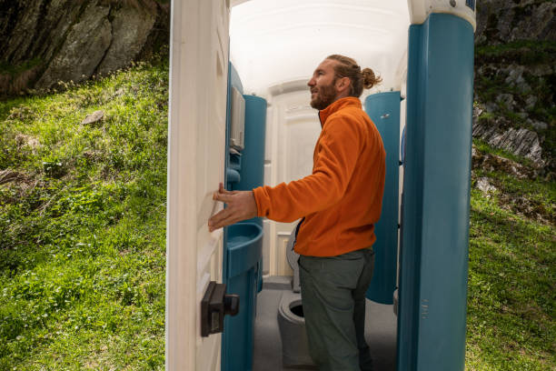 Portable bathroom rental in Phoenix, IL